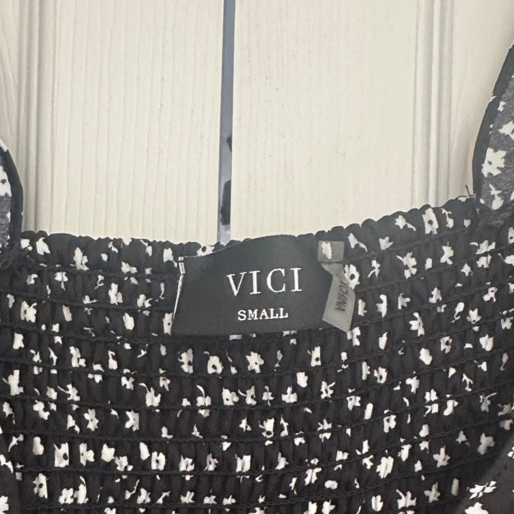 Vici floral romper - Picture 2 of 4